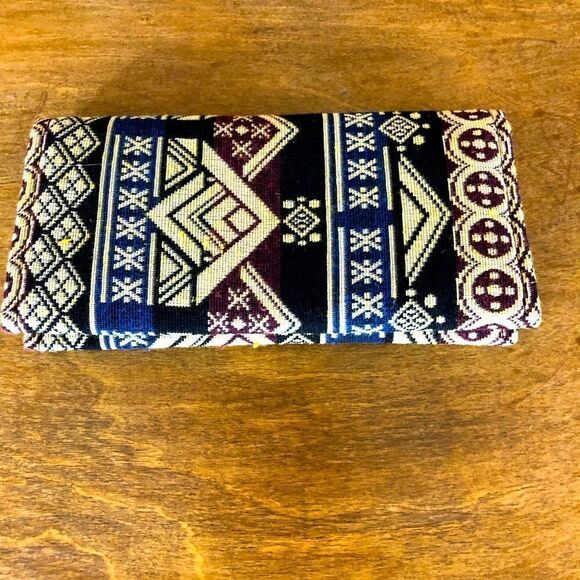 Women’s Aztec Design Wallet No Tags Very Cute - Picture 1 of 8